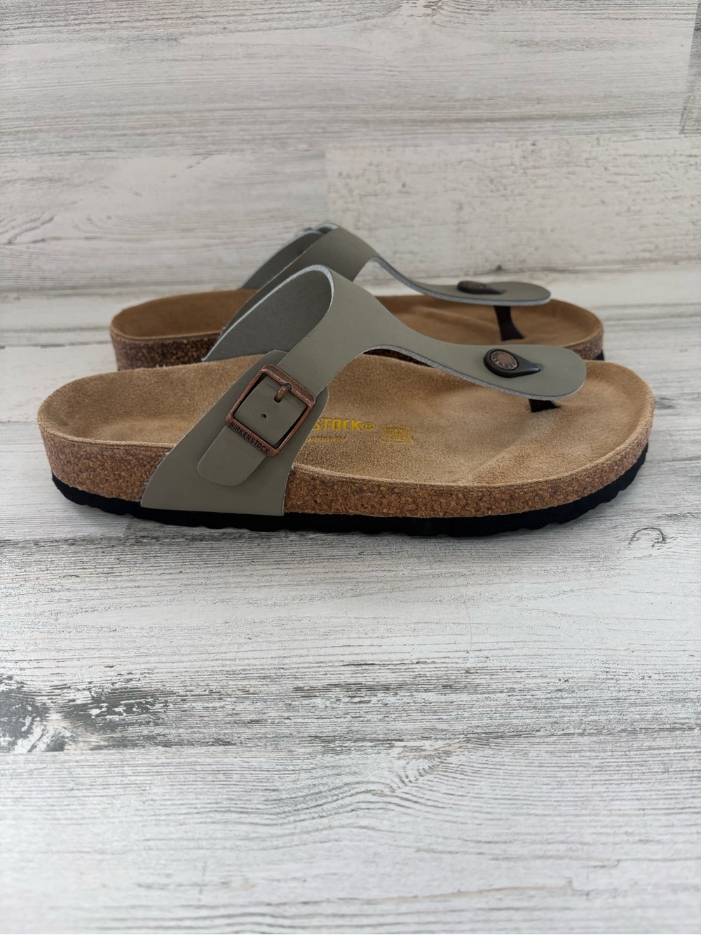 Birkenstock Women’s Size 40 EU Size 9 US Gizeh Thong Sandals Color-Patent Alloy
